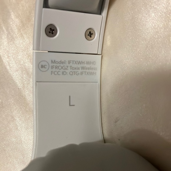 IFROGZ toxix wireless headphones - Picture 4 of 6